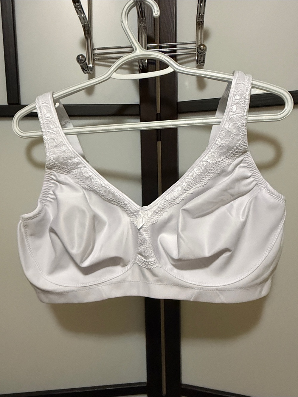 NWOT Glamorise Comfort Support Full-Coverage White Wireless White Bra Size 42C